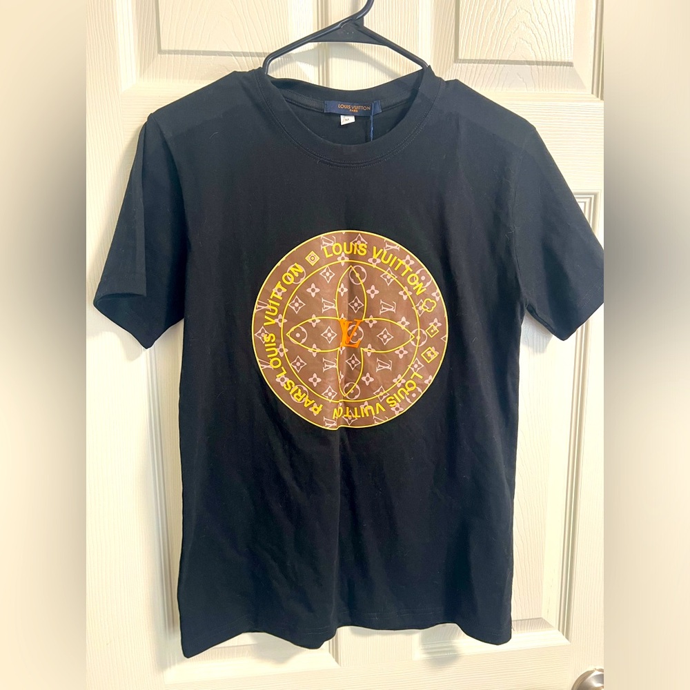 NWT Louis Vuitton black logo t shirt - size M